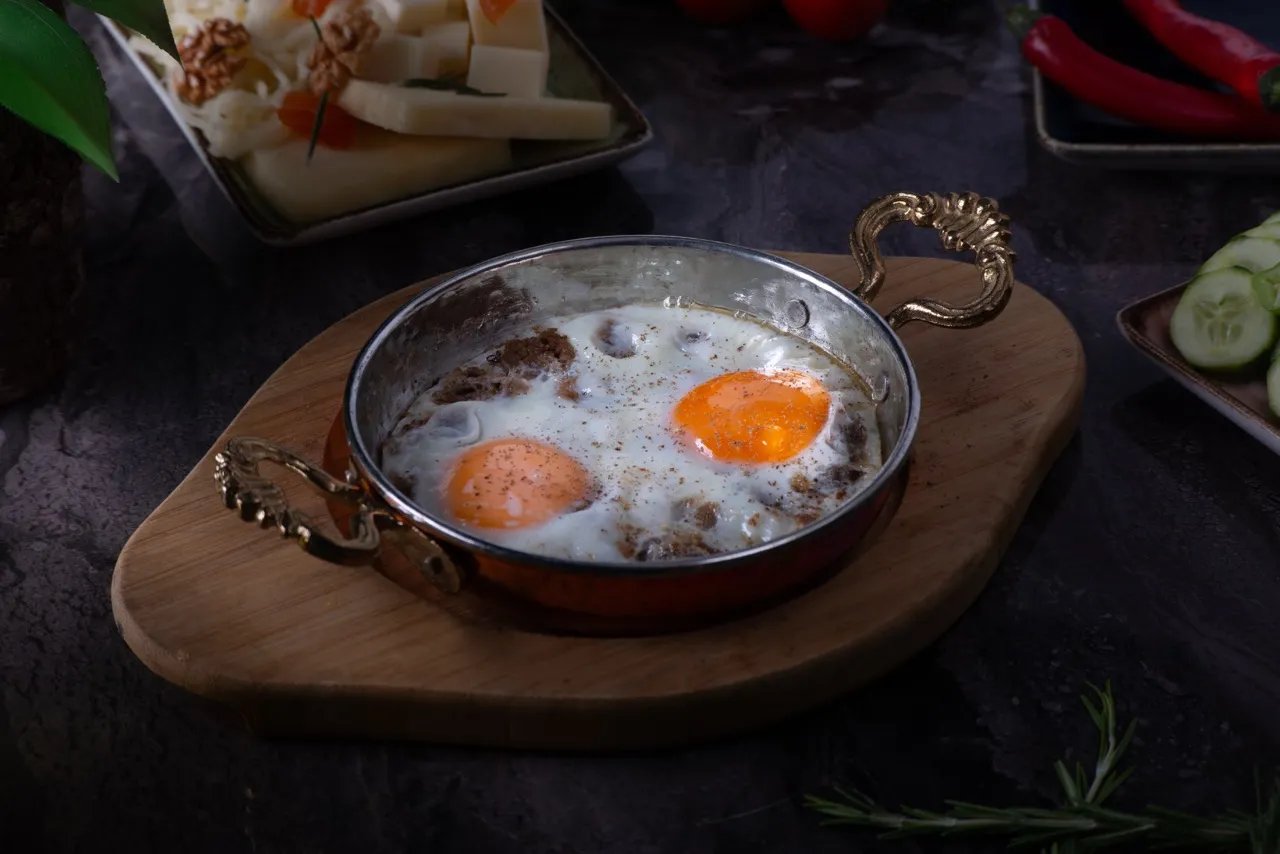 Sahanda Kavurmalı Yumurta